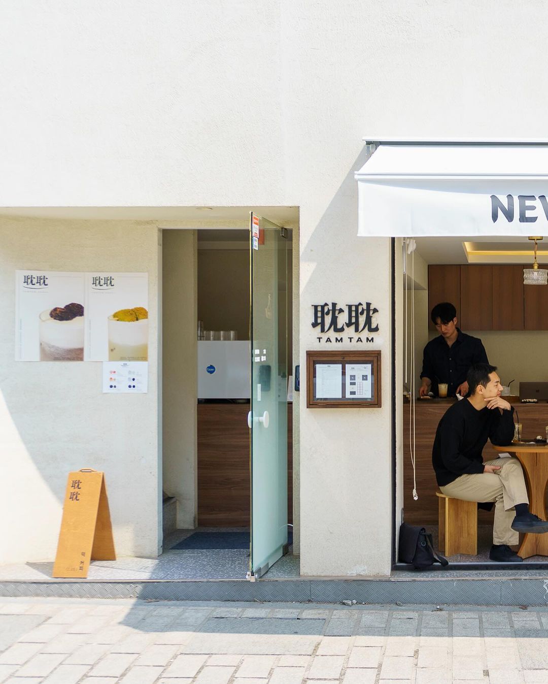 탐탐 耽耽 여기는 제 인생 북촌 카페에요. 이렇게 맛있는 찹쌀떡은 처음 먹어봤거든요. 서울에서 이곳보다 더 맛있는 카페는 없을 거 같아요!!耽耽 탐탐이란, 즐길 탐 이라는 한자 (1).jpg