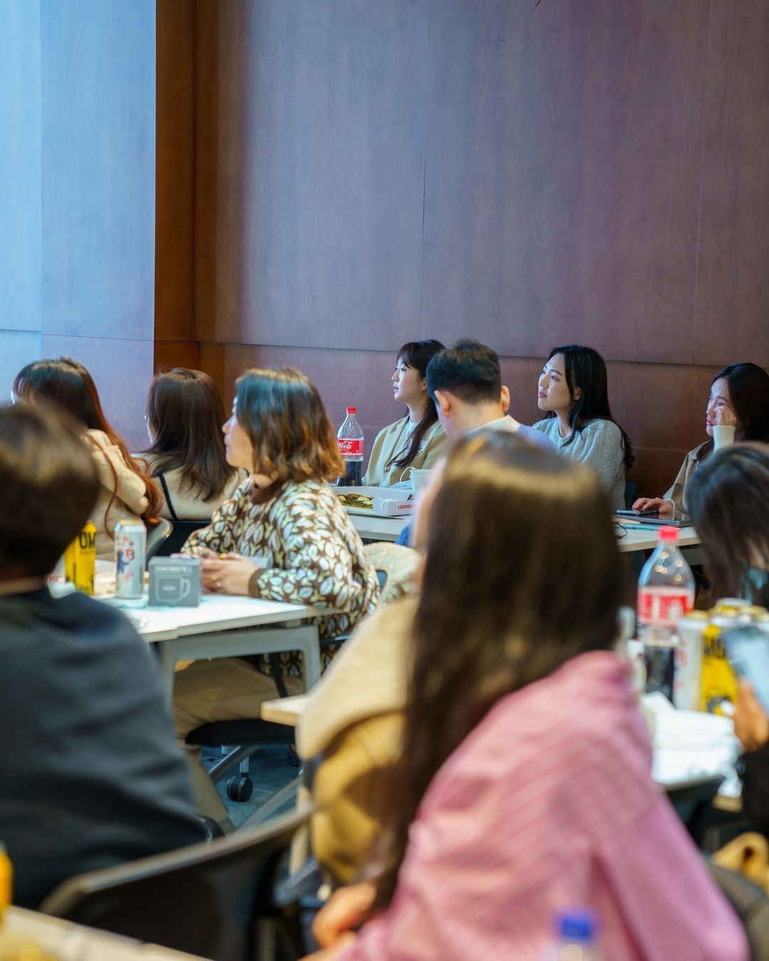 3월 17일 오프라인 세미나가 진행되었습니다!Session 1에서는 아이언 대표님과 함께 여행 시장과 여행 크리에이터에 대해 이야기를 나누었고, Session 2에서는 더 뉴그레이 권정현 대 (3).jpg