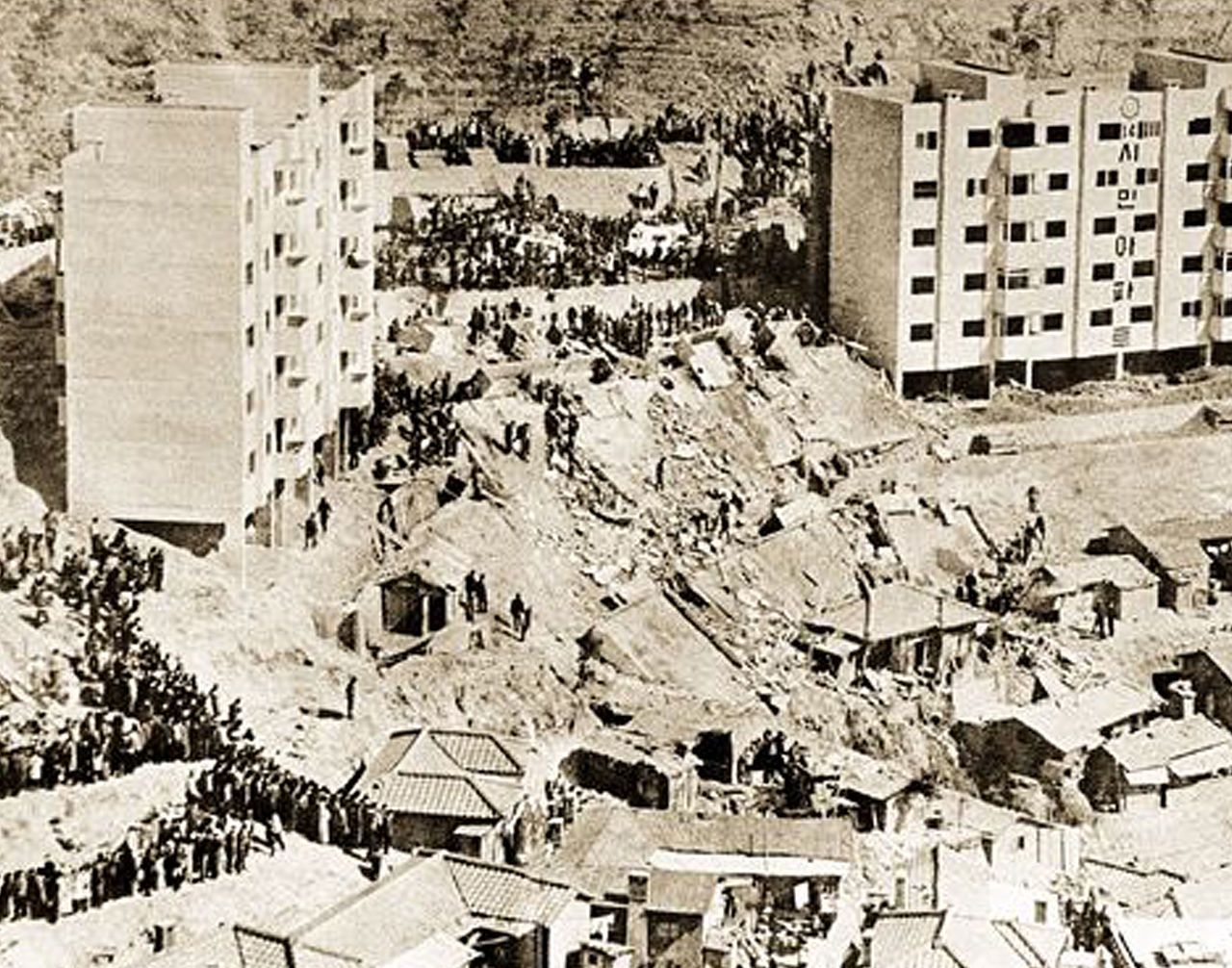 1970년_와우시민아파트붕괴.jpg