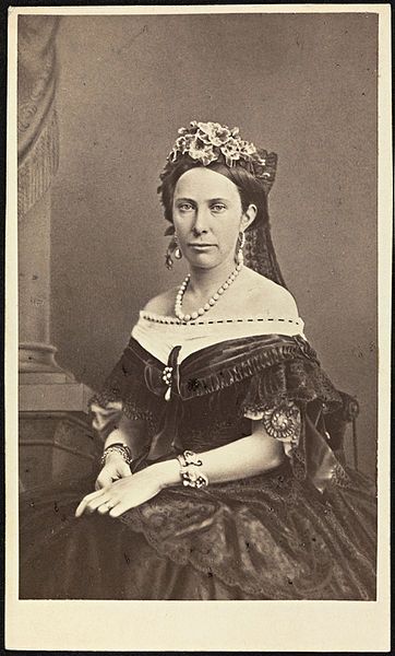 362px-Portrett_av_Dronning_Louise_-_Dronning_Lovisa_%286961558231%29.jpg