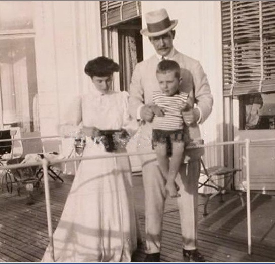 Grand_Duke_Andrei_Vladimirovich%2C_Mathilde_Kschessinska_and_their_son_in_France.jpg