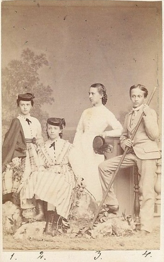 Maria_Josepha_with_her_siblings.jpg