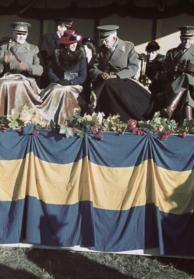 Th%C3%B6rnell%2C_Crown_Princess_Louise%2C_King_Gustaf_V__Crown_Prince_Gustaf_Adolf_1942_001.jpg