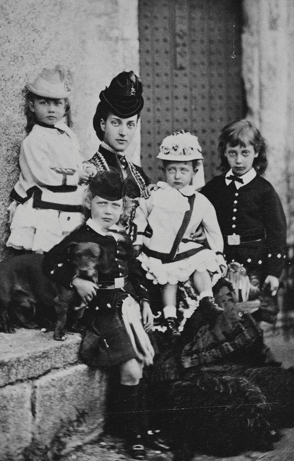 Alexandra,_Princess_of_Wales,_with_her_children.jpg