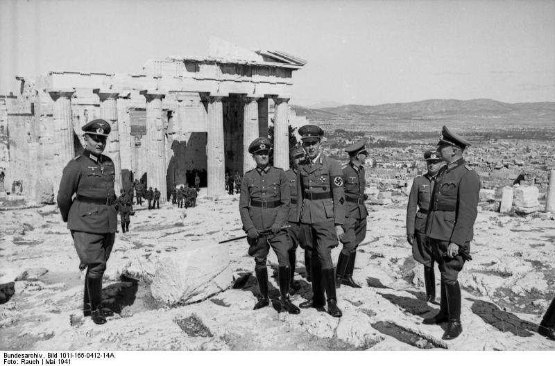 Bundesarchiv_Bild_101I-165-0412-14A%2C_Griechenland%2C_v._Brauchitsch_auf_der_Akropolis.jpg