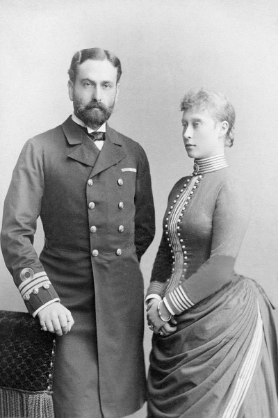 Prince_Louis_of_Battenberg_and_his_wife_Princess_Victoria_of_Hesse_and_by_Rhine.jpg