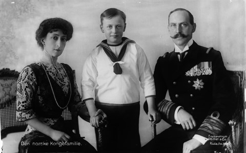 Den_norske_Kongefamilie_%285601780945%29.jpg