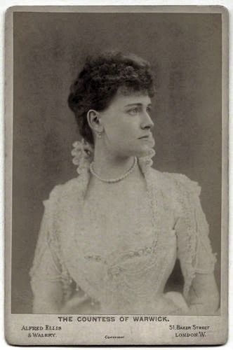'Daisy'_Greville,_Frances_Evelyn_Maynard,_Countess_of_Warwick,_by_Ellis_and_Walery_(1890s).jpg