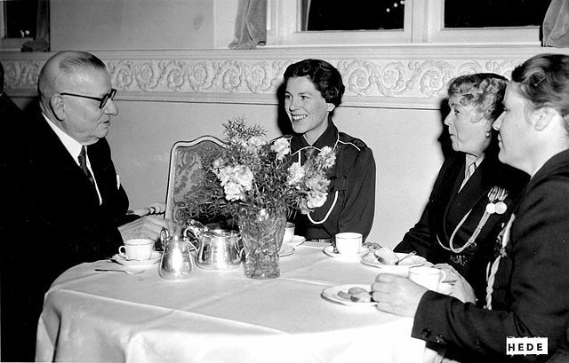 640px-Estelle_bernadotte_in_Helsinki_1949.jpg
