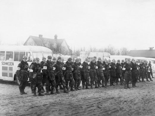 Swedish_Red_Cross_men_outside_their_buses.jpg