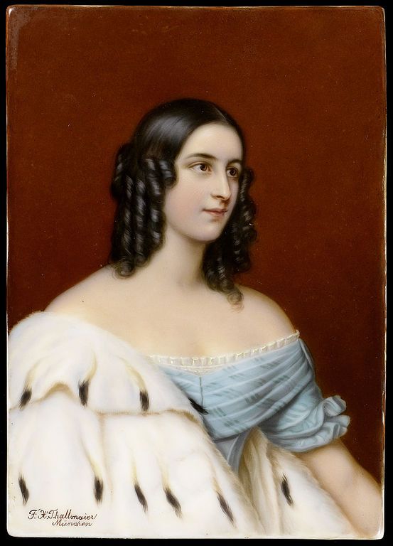 553px-Franz_Xaver_Thallmaier_Porcelain_portrait_plaque_of_Caroline_von_Oettingen.jpg
