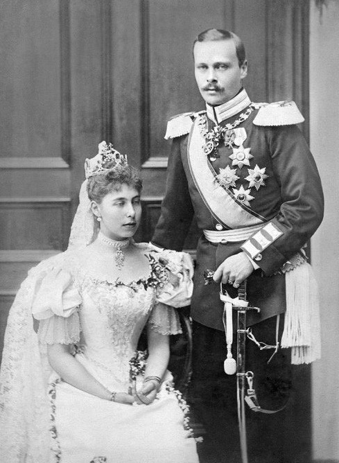 Victoria_Melita_and_Ernst_Ludwig_at_their_marriage.jpg