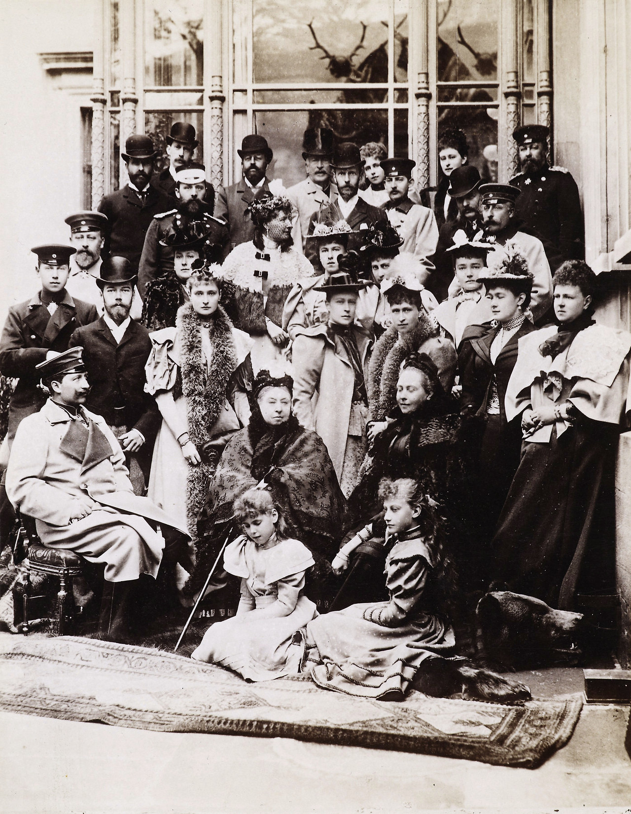 Queen_Victoria_and_family_at_Coburg.jpg