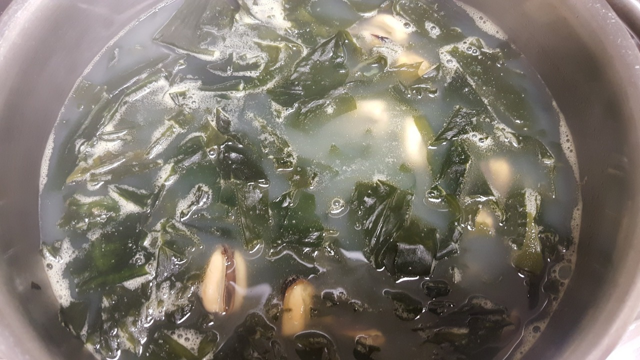 341. 홍합미역국.jpg