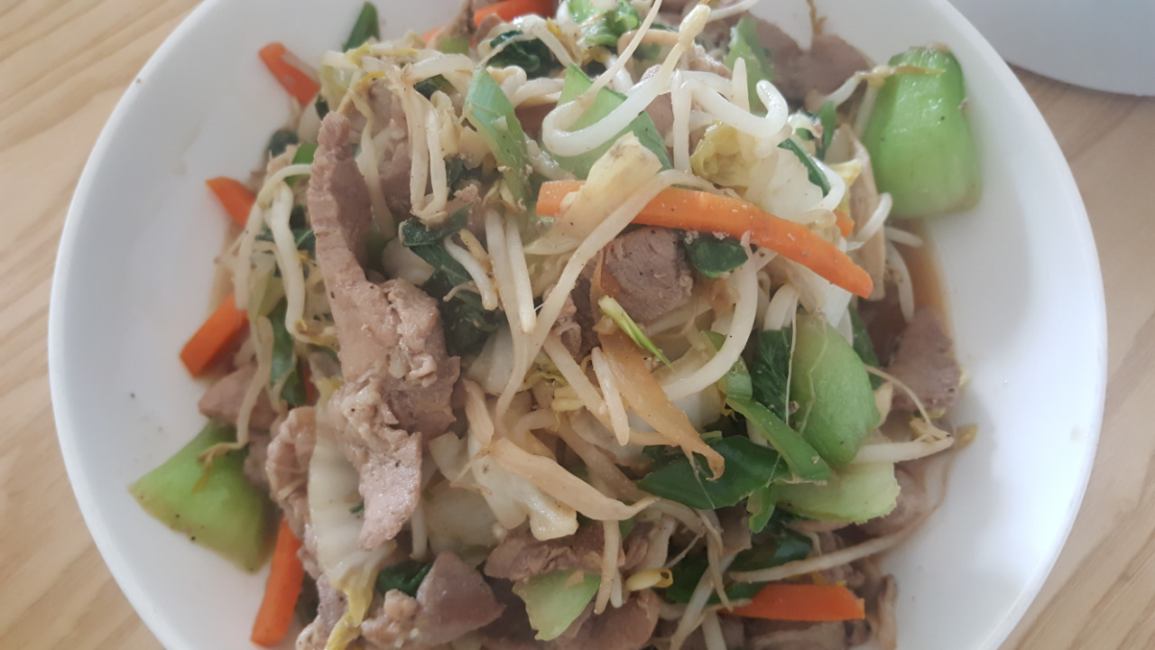 96. 흑돼지숙주나물볶음.jpg