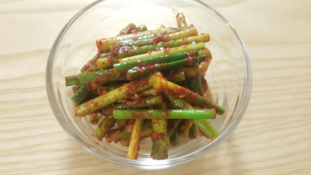 12. 마늘쫑무침.jpg