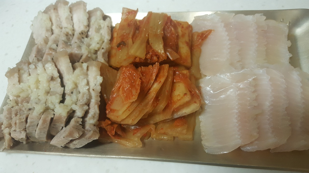 201. 홍어삼합.jpg