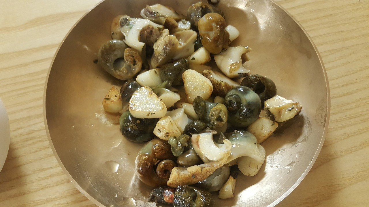 168. 뿔소라내장버터구이.jpg