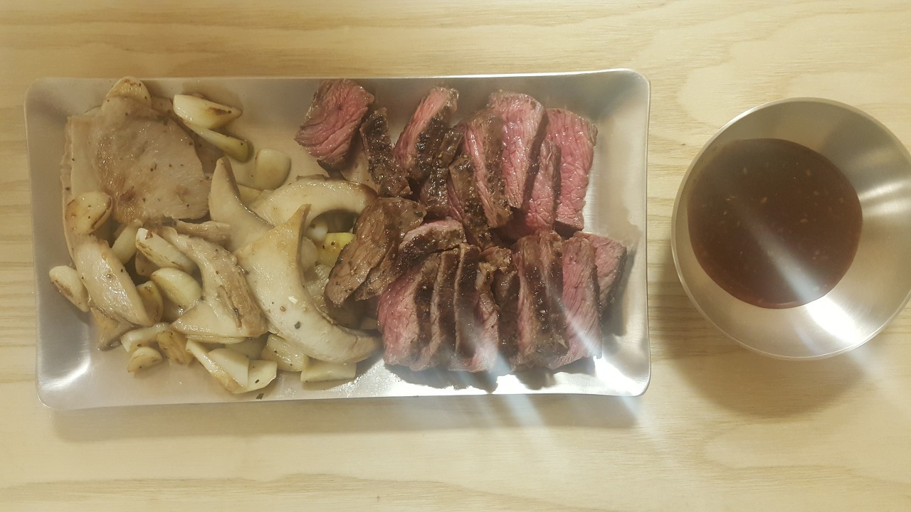 173. 살치살스테이크와황제버섯구이.jpg