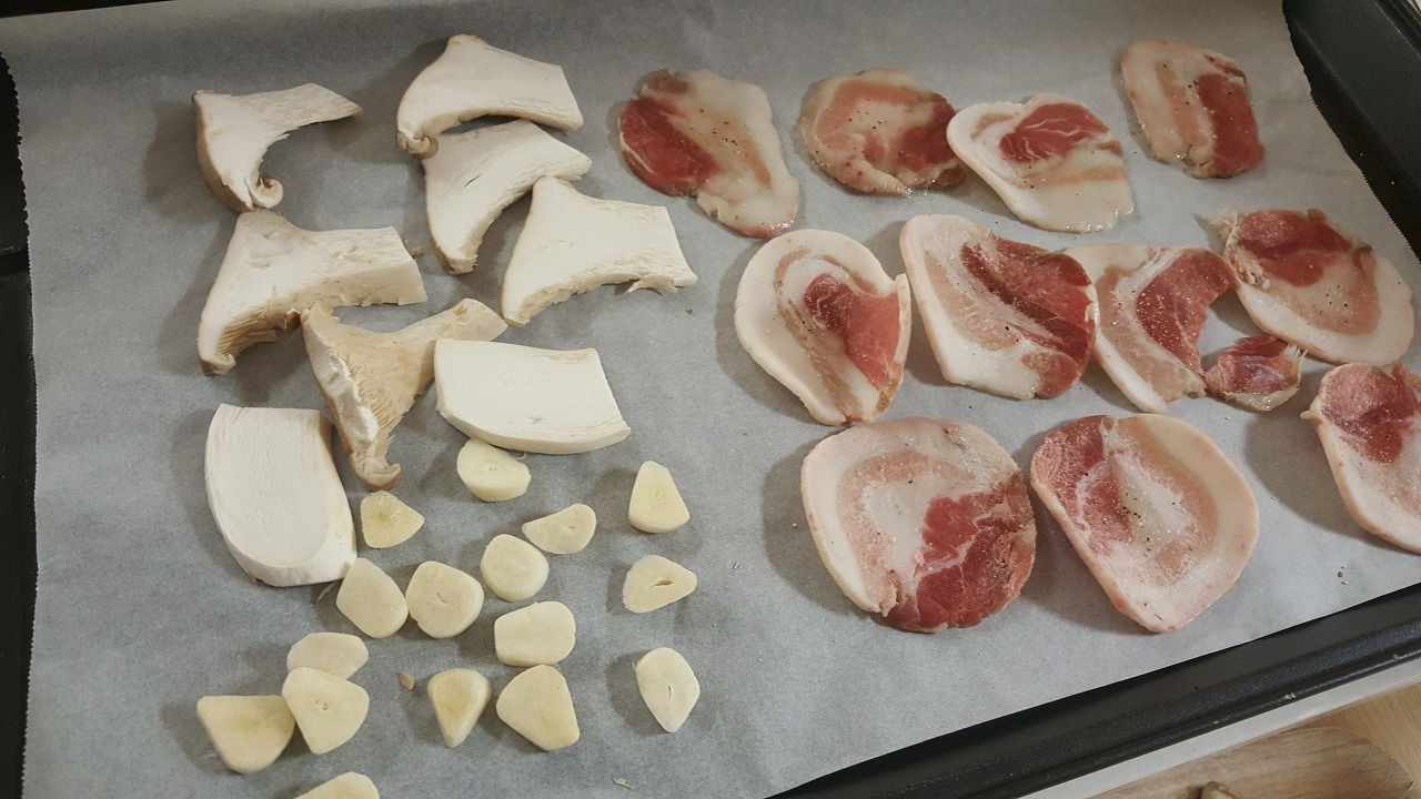 300. 돼지뽈살구이.jpg