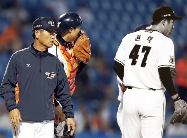 김성근 권혁.jpg