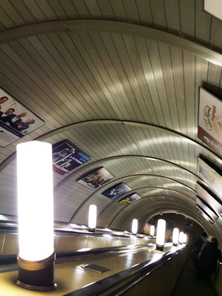 Russia_moscow_escalator_metro.jpg