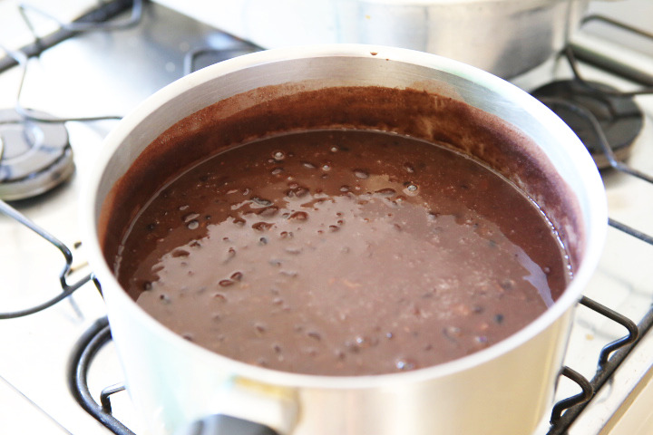 Feijoada_black_beans_04.jpg
