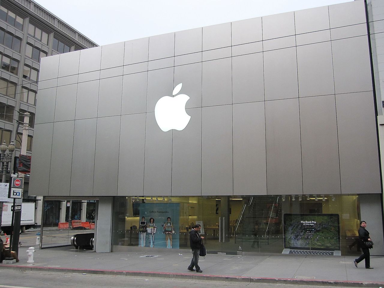 Apple_Store_LA.jpg