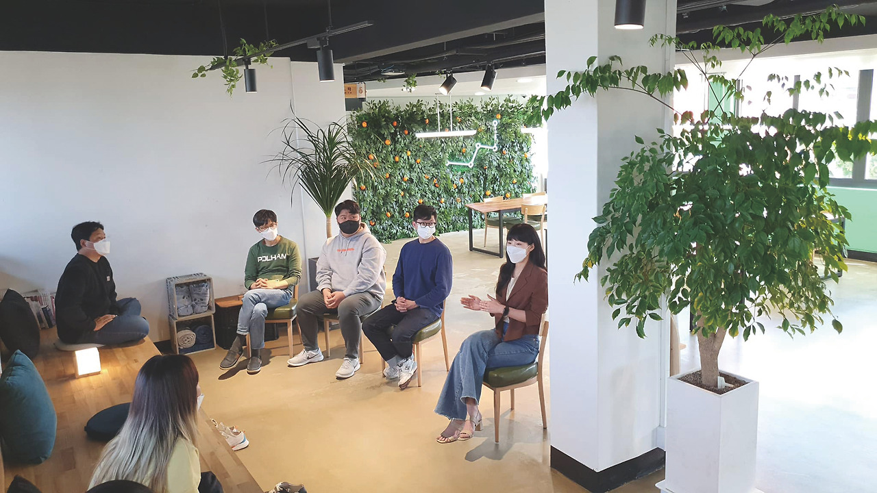 김유정 대표, 제주더큰내일센터 후배와 W360에서 간담회_출처 김유정대표 페이스북.jpg