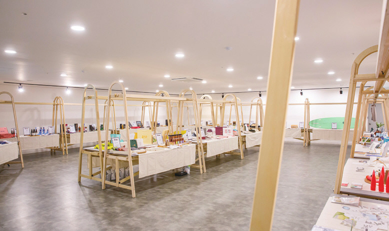 [PDF] 제주창조경제혁신센터_매거진 〈J-Connect〉 2023년 여름호_-056.jpg