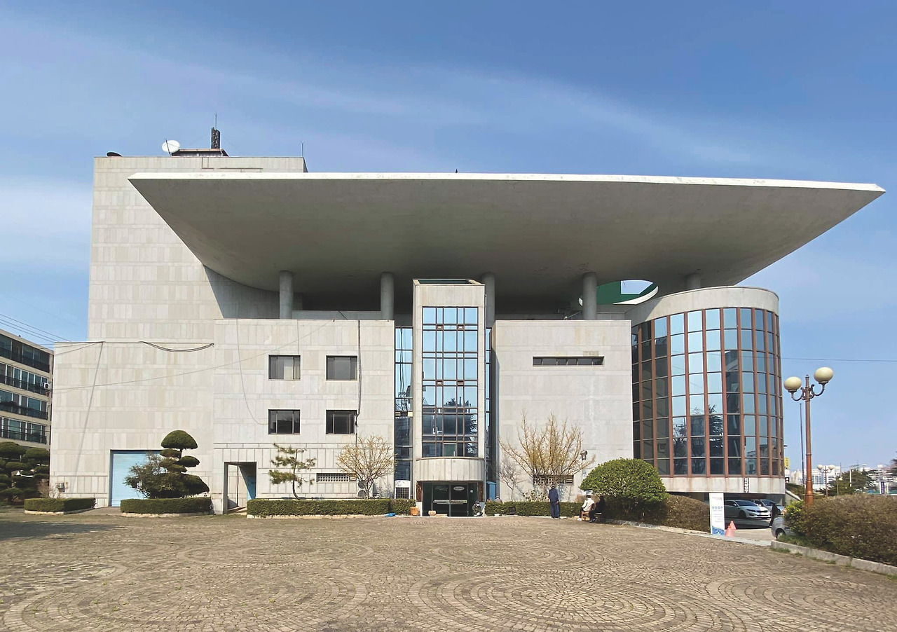 군산시민문화회관 사진_출처 윤주선 연구원.jpg