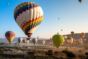 hot-air-balloons-4561267_960_720.jpg
