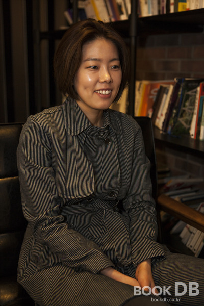 임솔아 시인.jpg