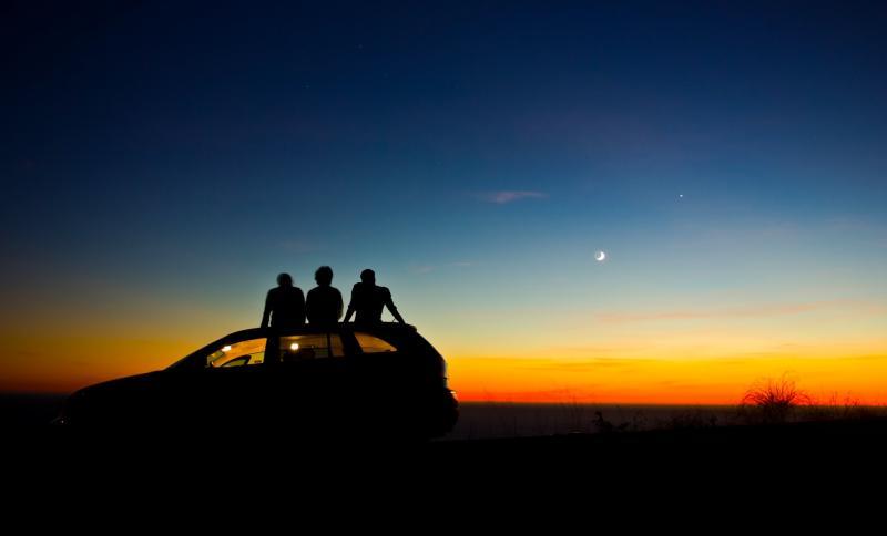 friends-car-hire-sunset-146060521.jpg