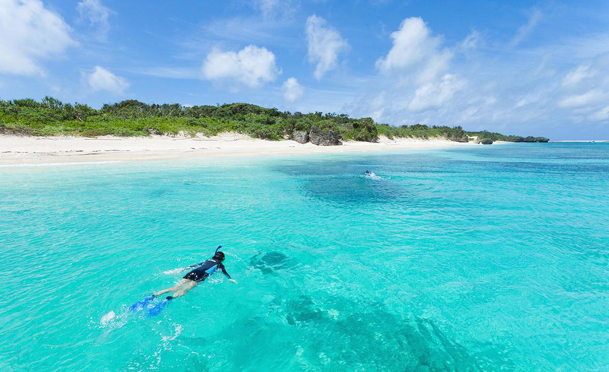 http---prod.cdata.app.sprinklr.com-DAM-578-Snorkeling-in-clear-blue-water-d21d743b-1f66-4ad7-8604-d6639dd053f7-816038103-2015-11-25 05-48-39.jpg