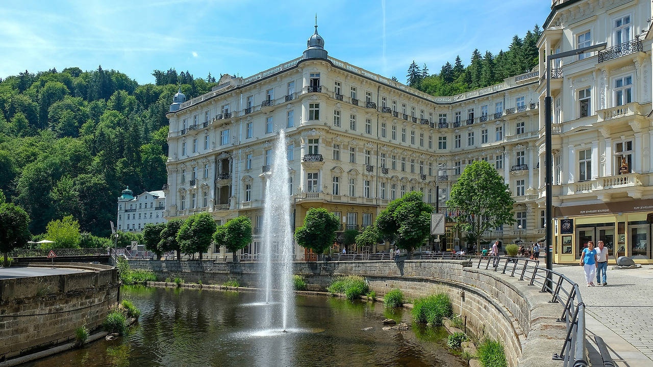 karlovy-vary-2831021_1920.jpg