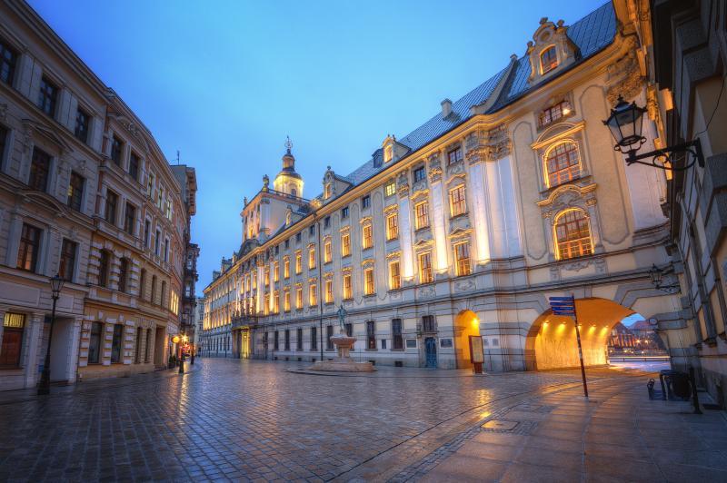 7.늦은 밤 여행은 피하기.jpg