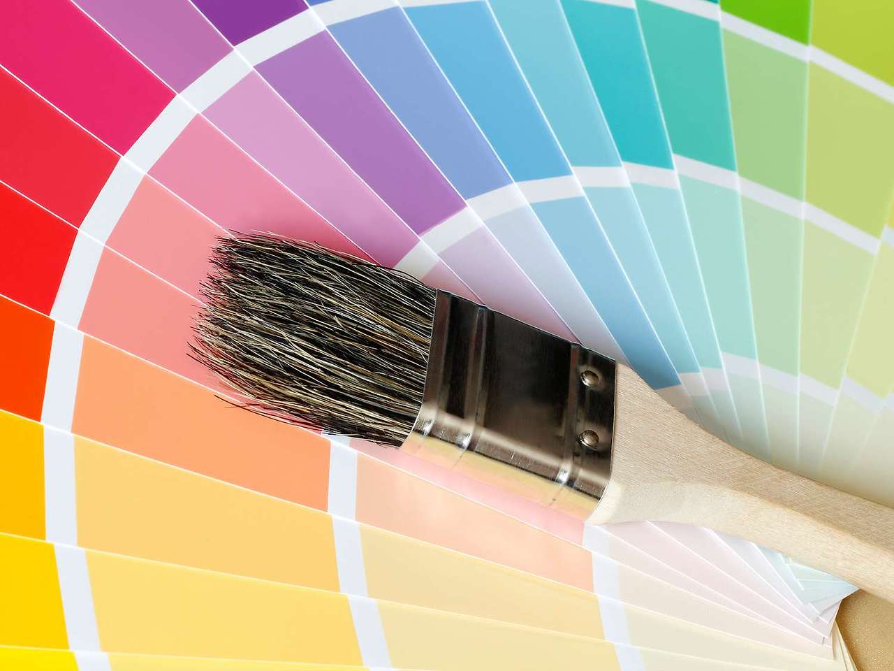 benjamin-moore-color-of-the-year-2023-realsimple-GettyImages-1180965168-7275d014cb1d4ff9b8a271c78f3860a0.jpg