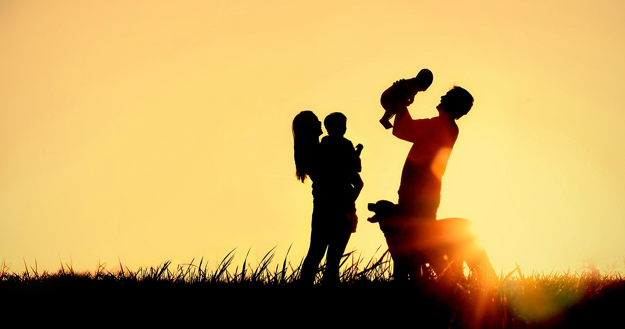 6360117845440727731809422798_bigstock-Silhouette-Of-Happy-Family-And-54362504-2.jpg