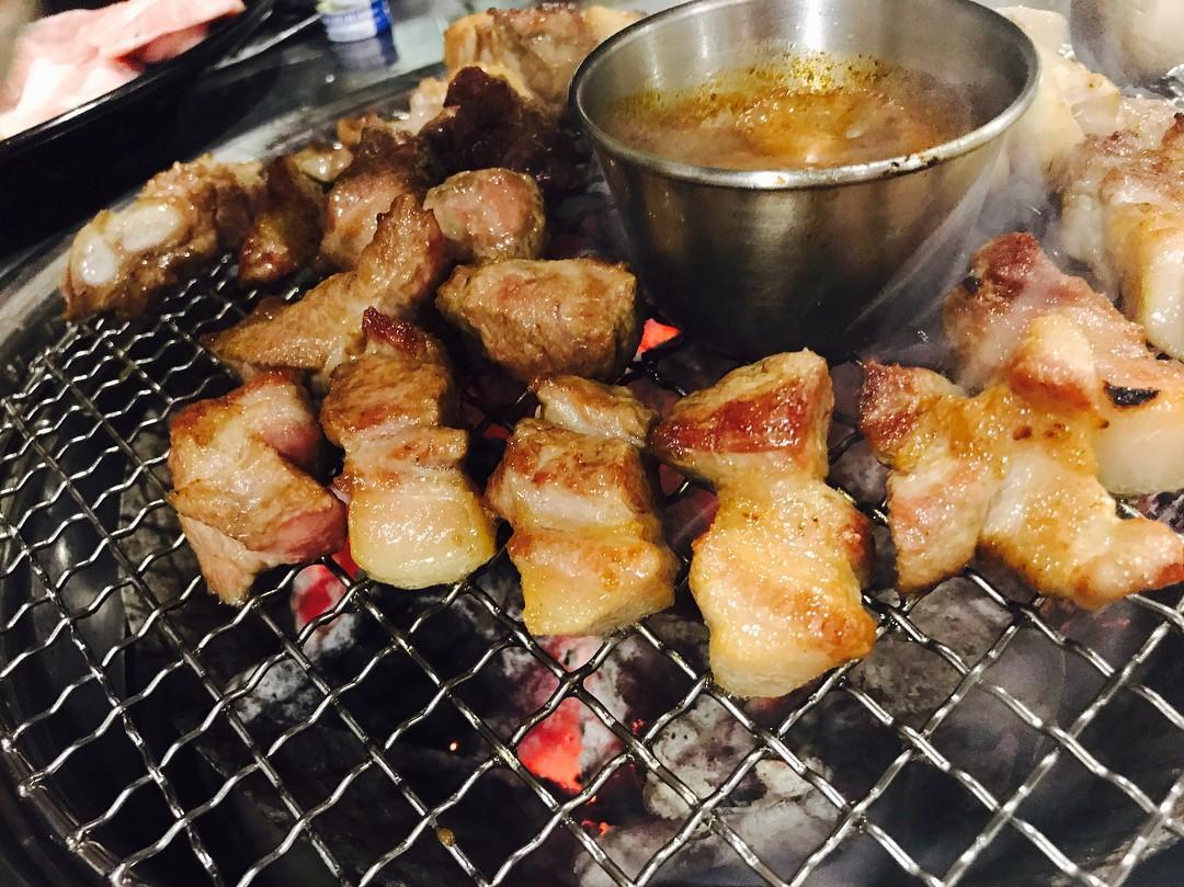 웃뜨르우리돼지 03.jpg