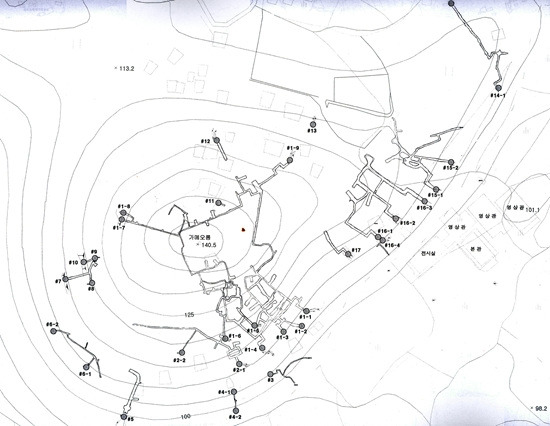 알뜨르 비행장 16 가마오름에 구축된 일본군 동굴진지.jpg