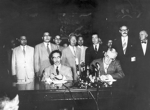 101 19530808한미상호방위조약 가조인식 02.jpg