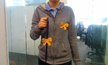 옐로우 리본 착용 사진.jpg