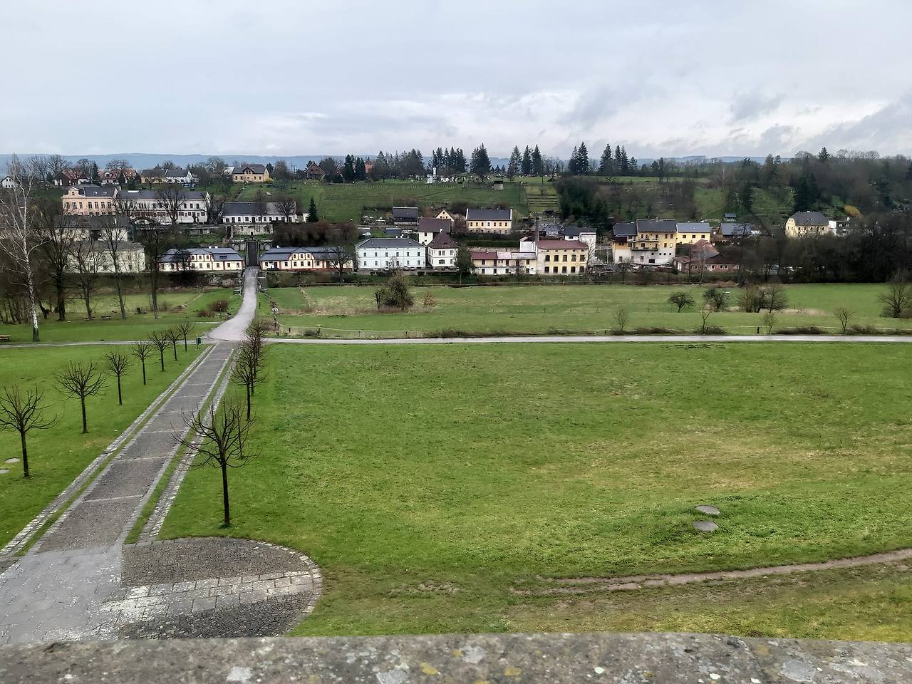 쿡스 건너편 마을.jpg