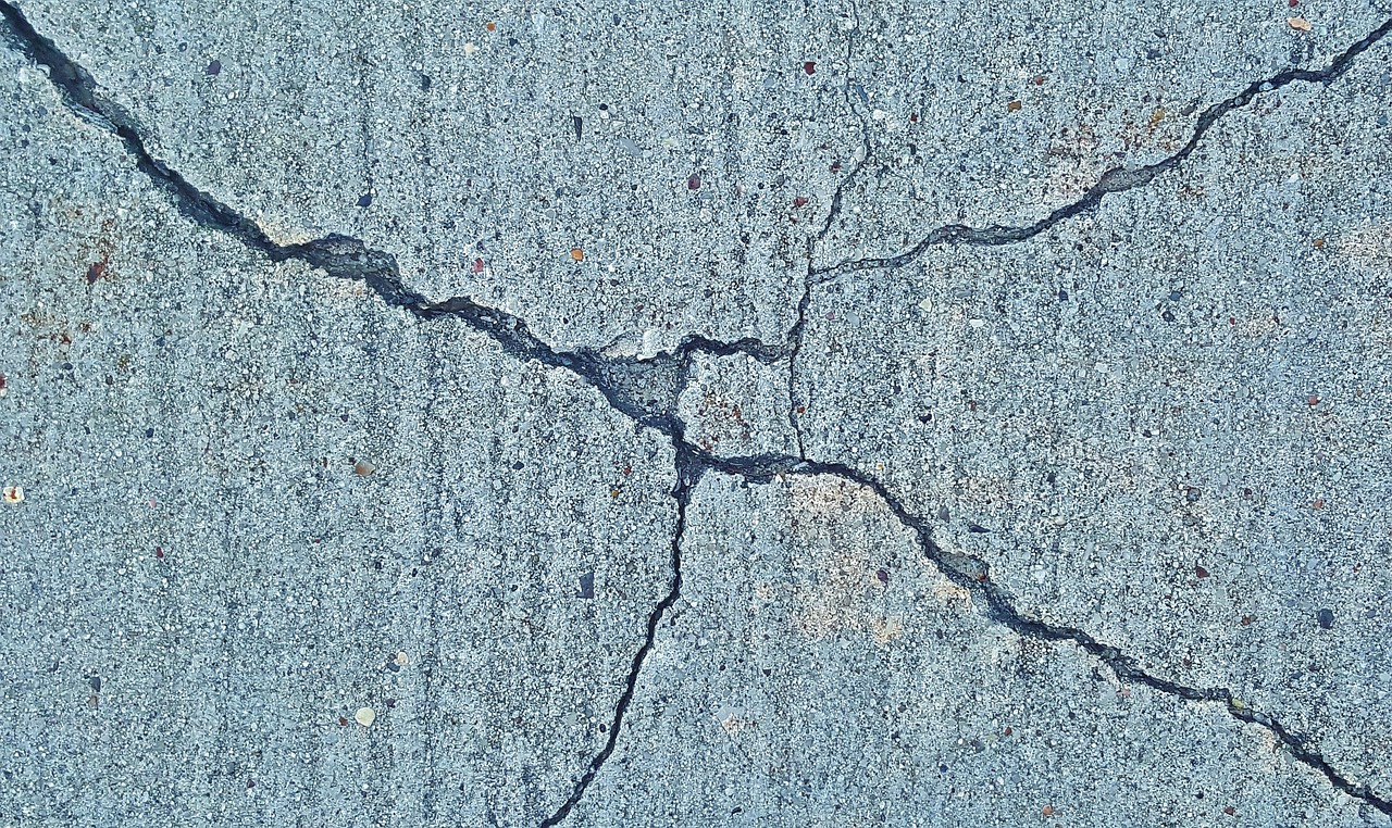 cracks-1287495_1280.jpg