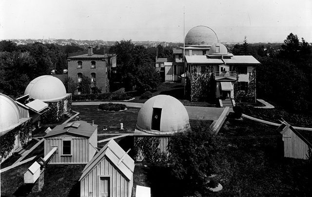 640px-Harvard-Observatory-1899.jpg