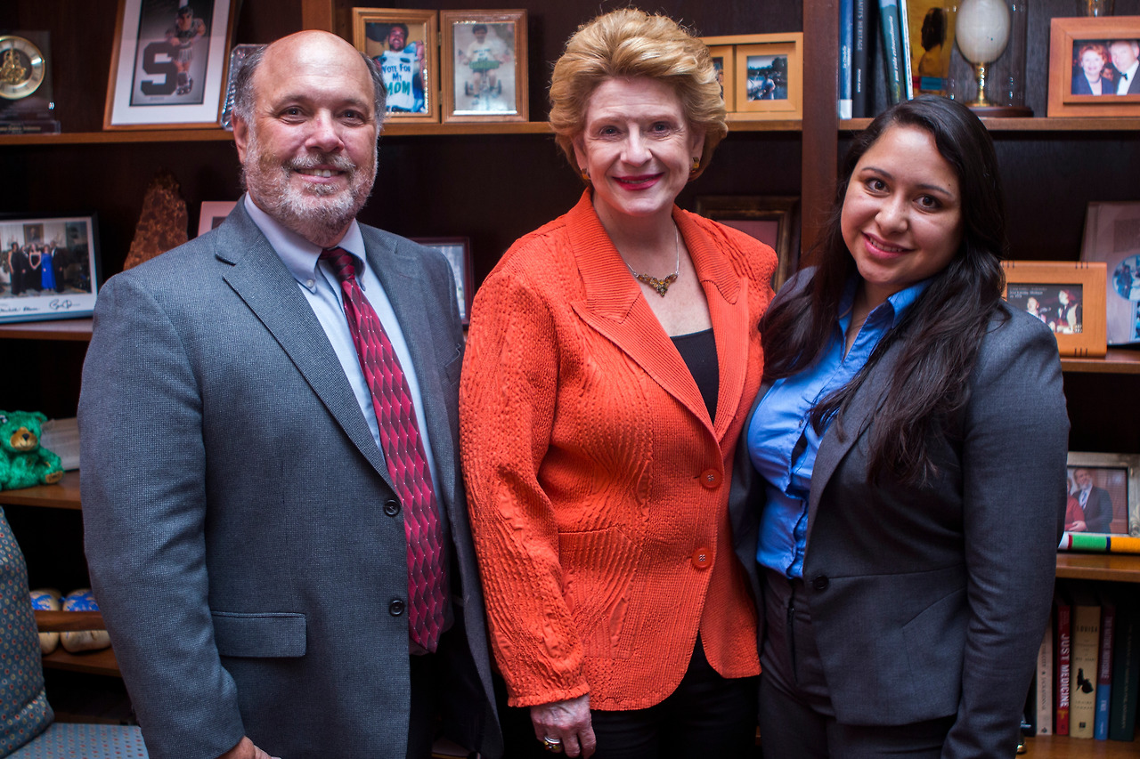 Senator_Stabenow_meets_with_members_of_Earthjustice._(27945890116).jpg