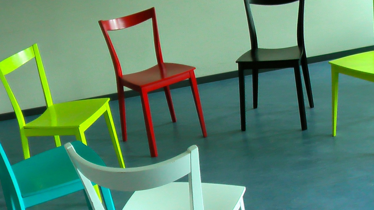 chairs-58475_1280.jpg