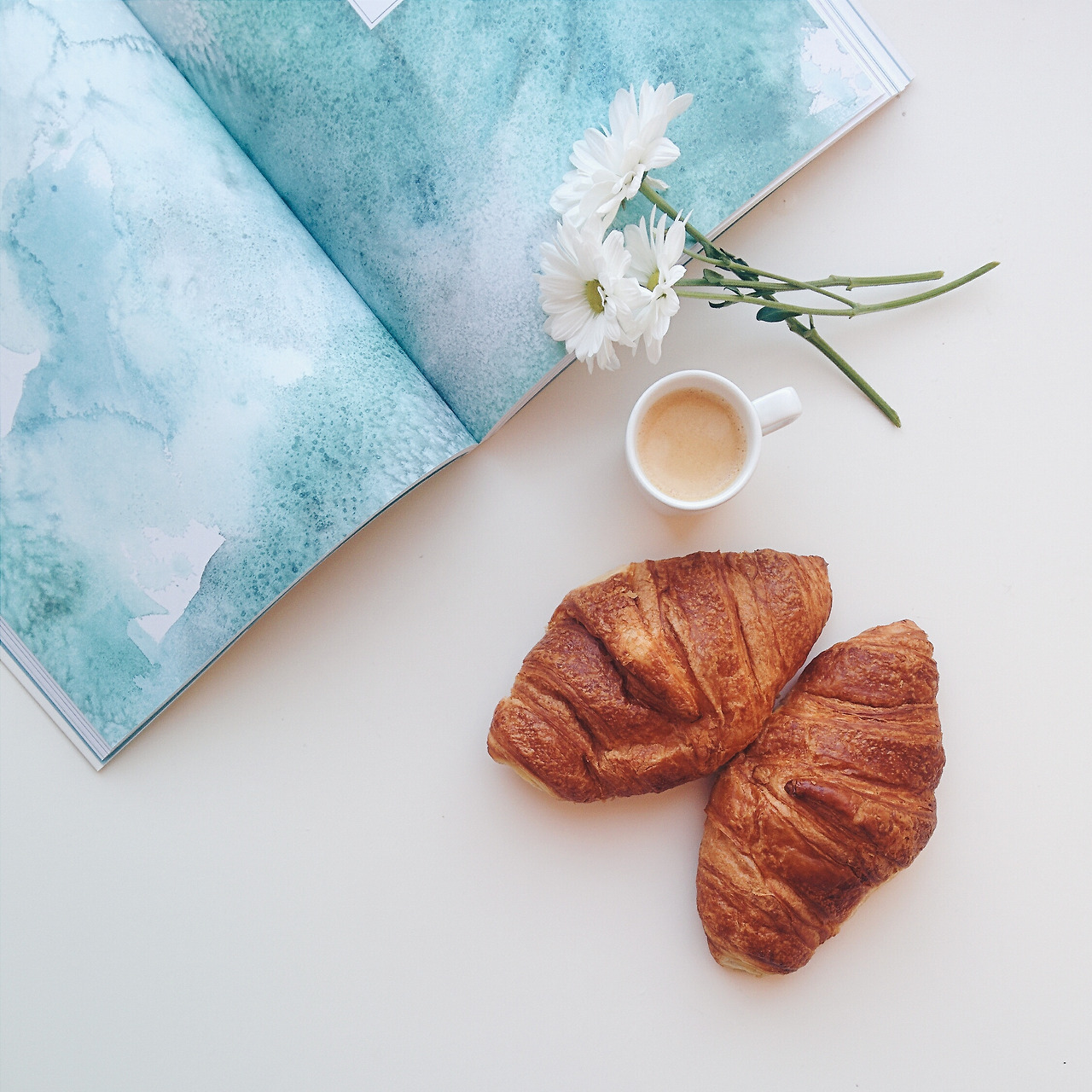croissants-coffe-home-relax.jpg