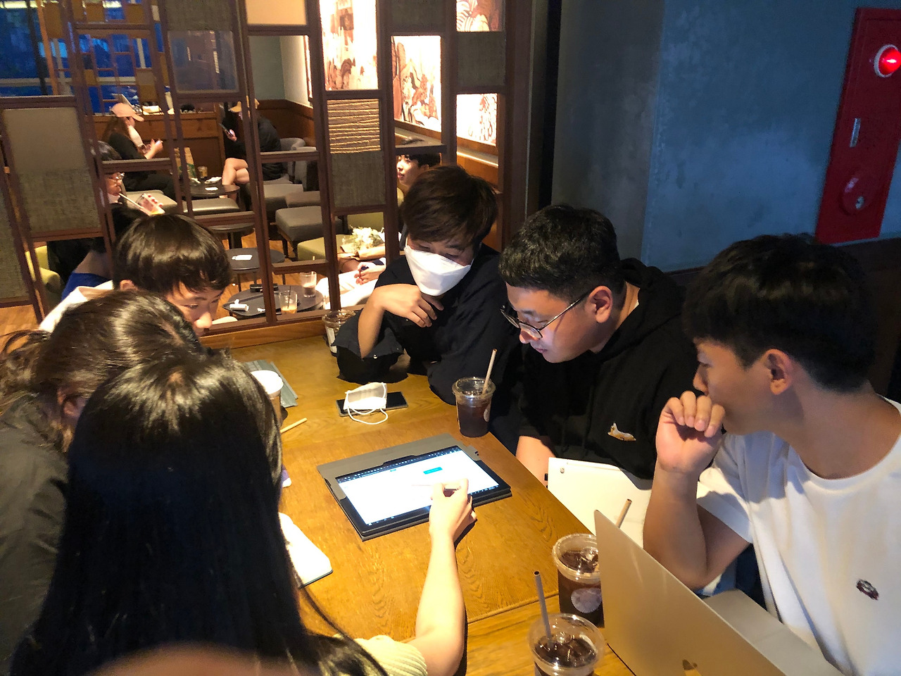 스여일삶 진지한컴퍼니 인터뷰5.jpg